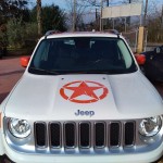 Custom Renegade con dettaglio Cofano a Pellicola Arancio