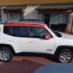 Custom Renegade Bianco con verniciatura Arancio di Tetto e Calotte Specchi e dettagli Parafango a Pellicola Arancio