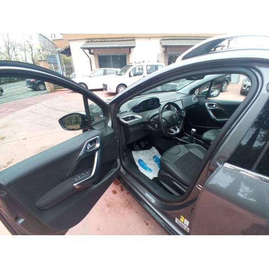 Peugeot 2008 1.6 BLUE-HDI 120CV ALLURE Peugeot 2008 1.6 BLUE-HDI 120CV ALLURE
