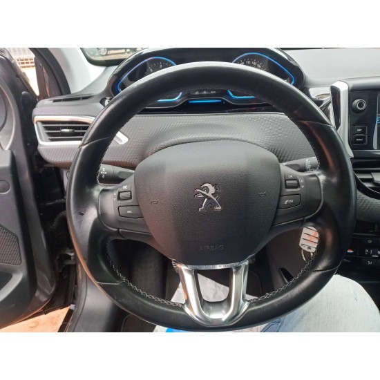 Peugeot 2008 1.6 BLUE-HDI 120CV ALLURE Peugeot 2008 1.6 BLUE-HDI 120CV ALLURE